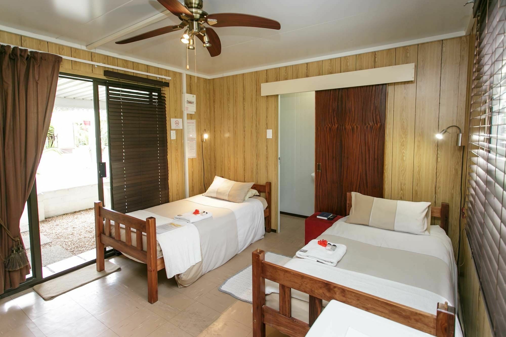 Sun Bell Lodge Белвилл Экстерьер фото